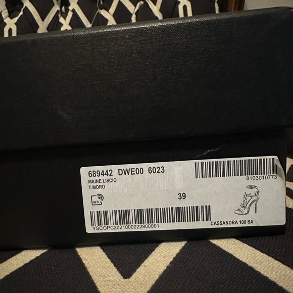 Saint Laurent Cassandra Strappy Logo - Picture 2 of 6